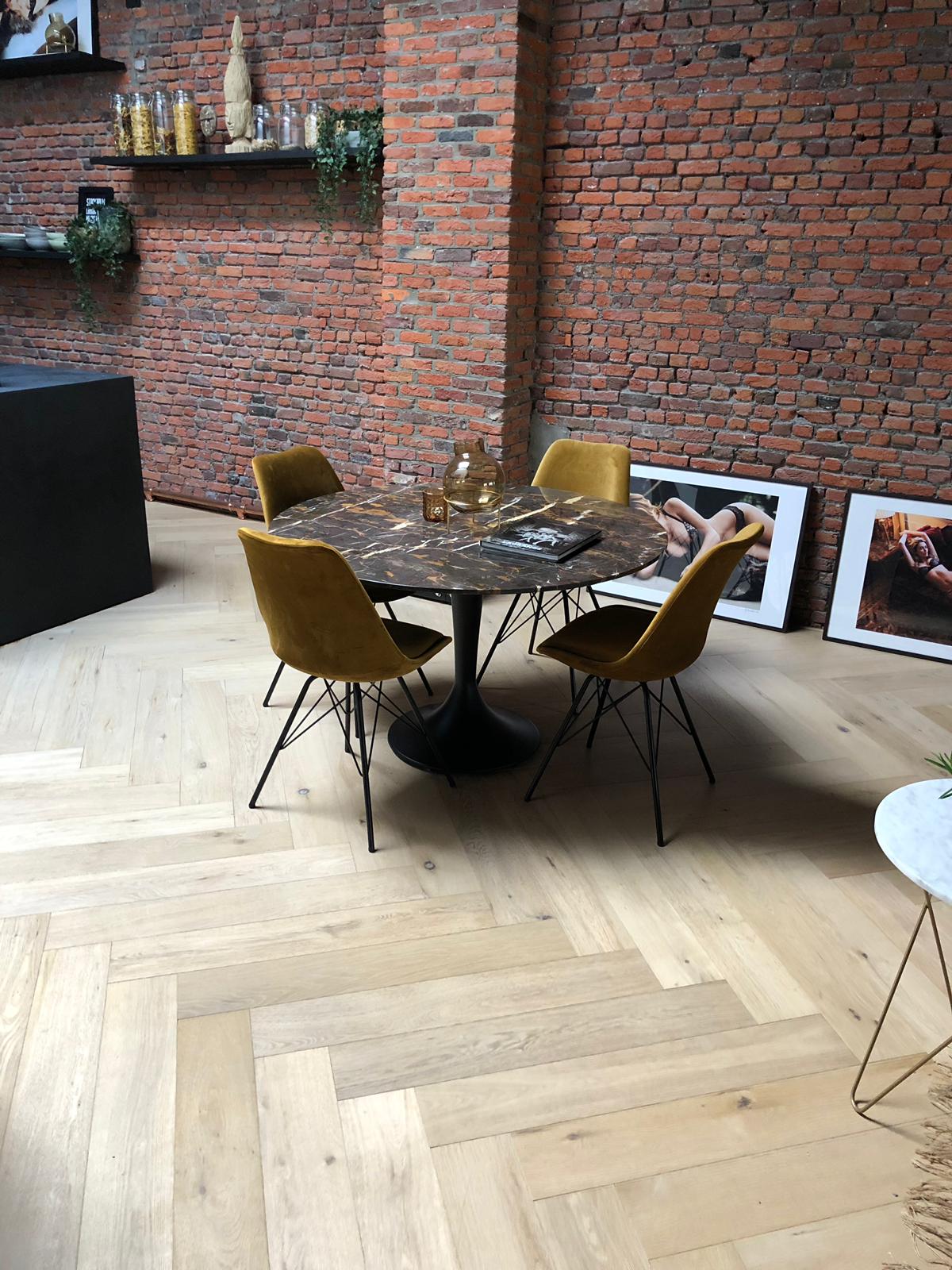 Parquet de madera roble en espiga